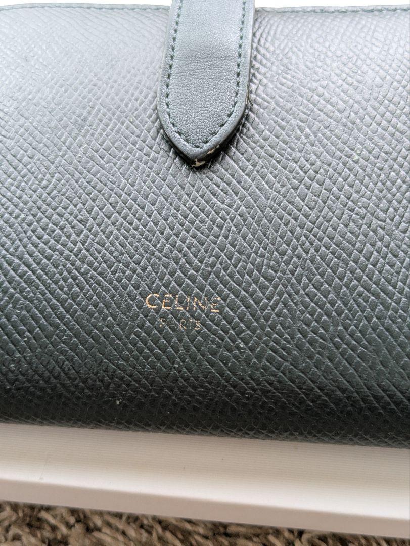 CÉLINE ダークグリーン 二つ折り財布　箱　紙袋付き CÉLINE ダークグリーン 二つ折り財布 箱 紙袋付き 最終 - メルカリ