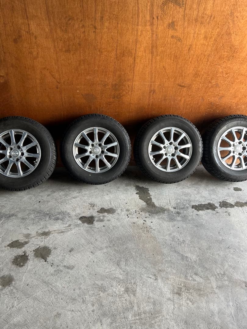 ブリヂストンスタッドレスタイヤホイール4本セット 205 6515目立った傷や汚れなし