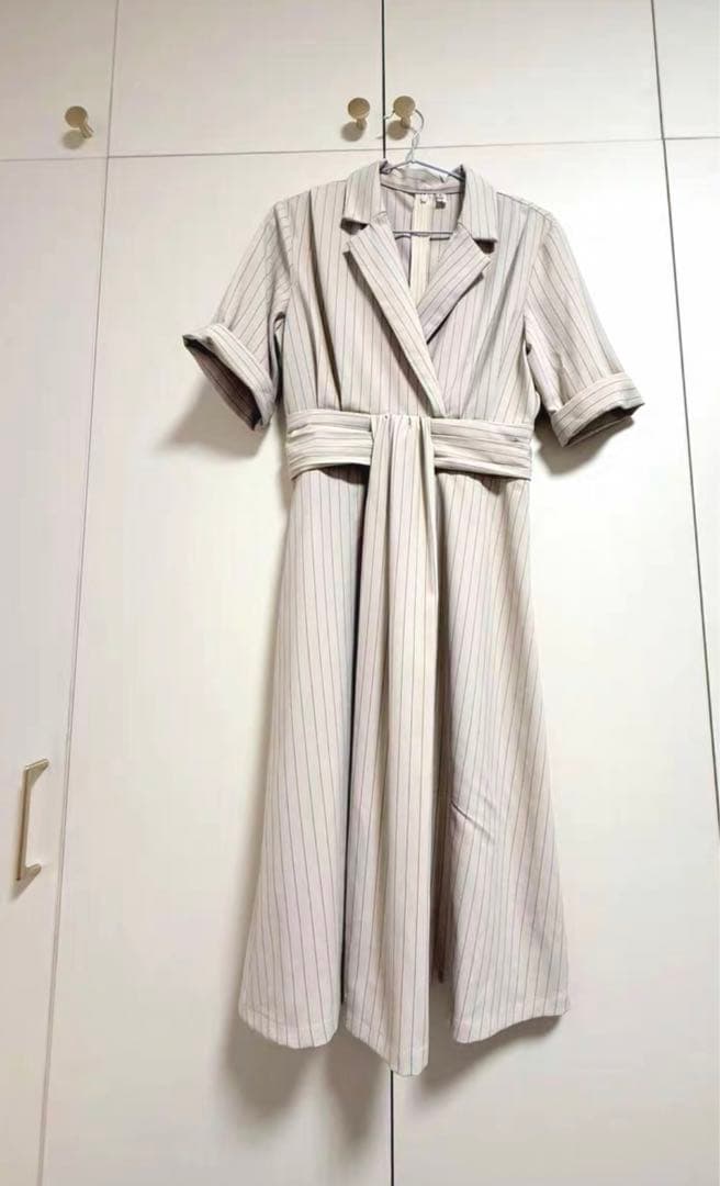 ストライプ 半袖ひざ丈ワンピース