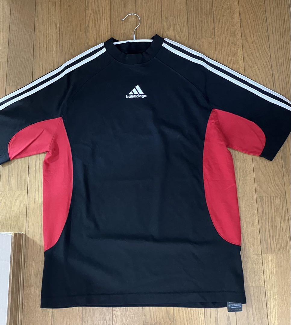 バレンシアガとadidas コラボTシャツ
