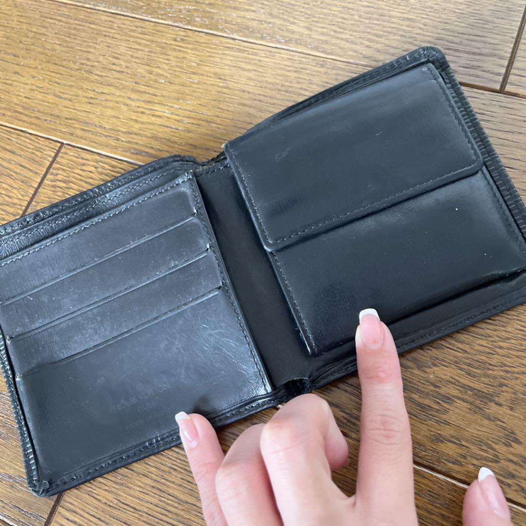 ルイヴィトン　二つ折り財布　エピ　メンズ