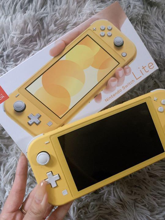Nintendo Switch NINTENDO SWITCH LITE イエ…