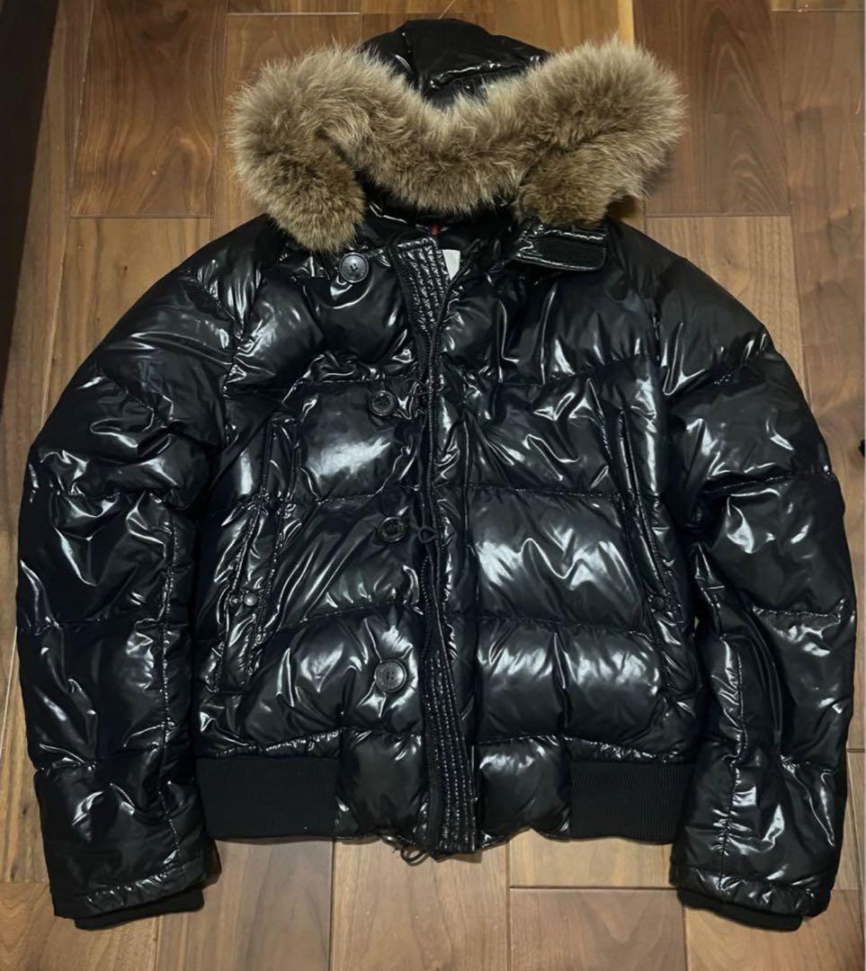 MONCLER(モンクレール)のファー付きダウンジャケット 人気モデル