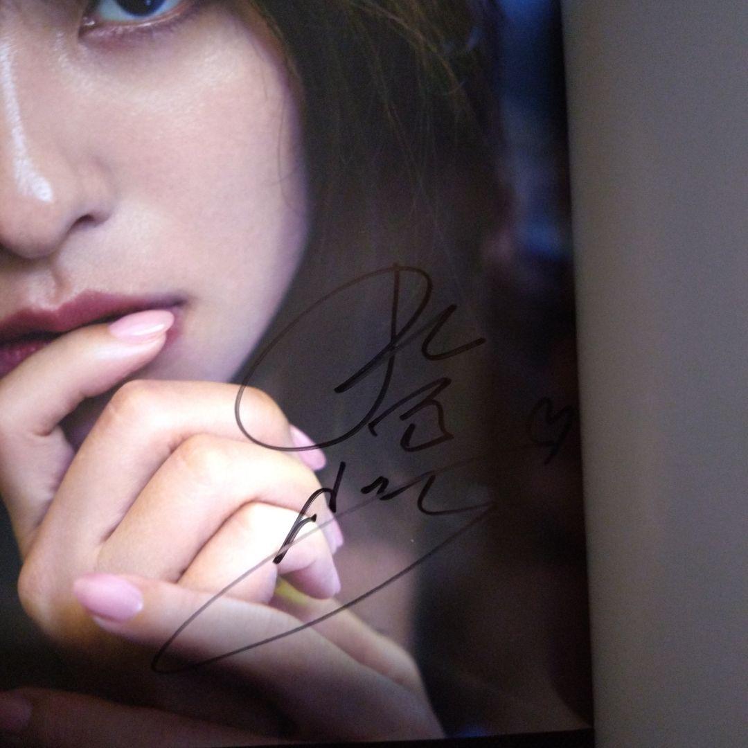 水崎綾女さん　直筆サイン入り写真集　glossy eyes＆2L版生写真4枚組