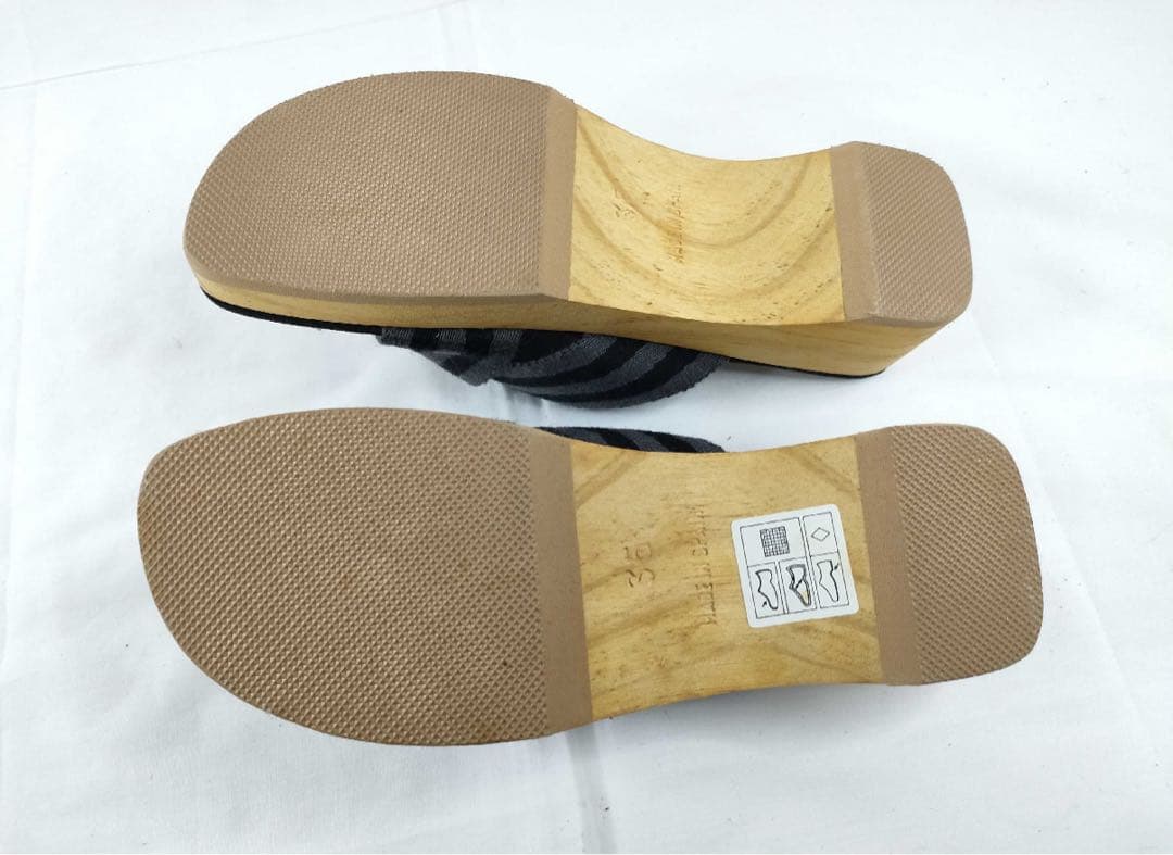 フールトゥ グレーと黒のストライプサンダル22.5cm・HERMES