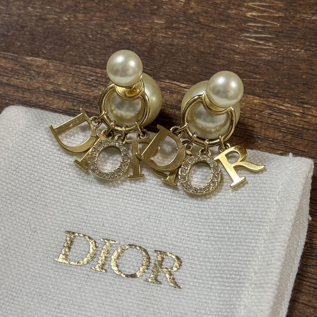Dior ロゴ パール ピアス