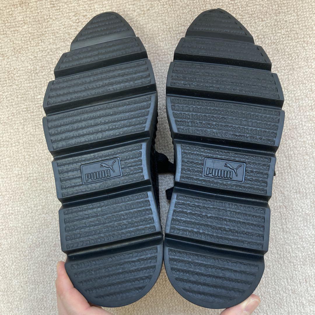 FENTY x Puma byRihannaブラックエナメルスニーカー