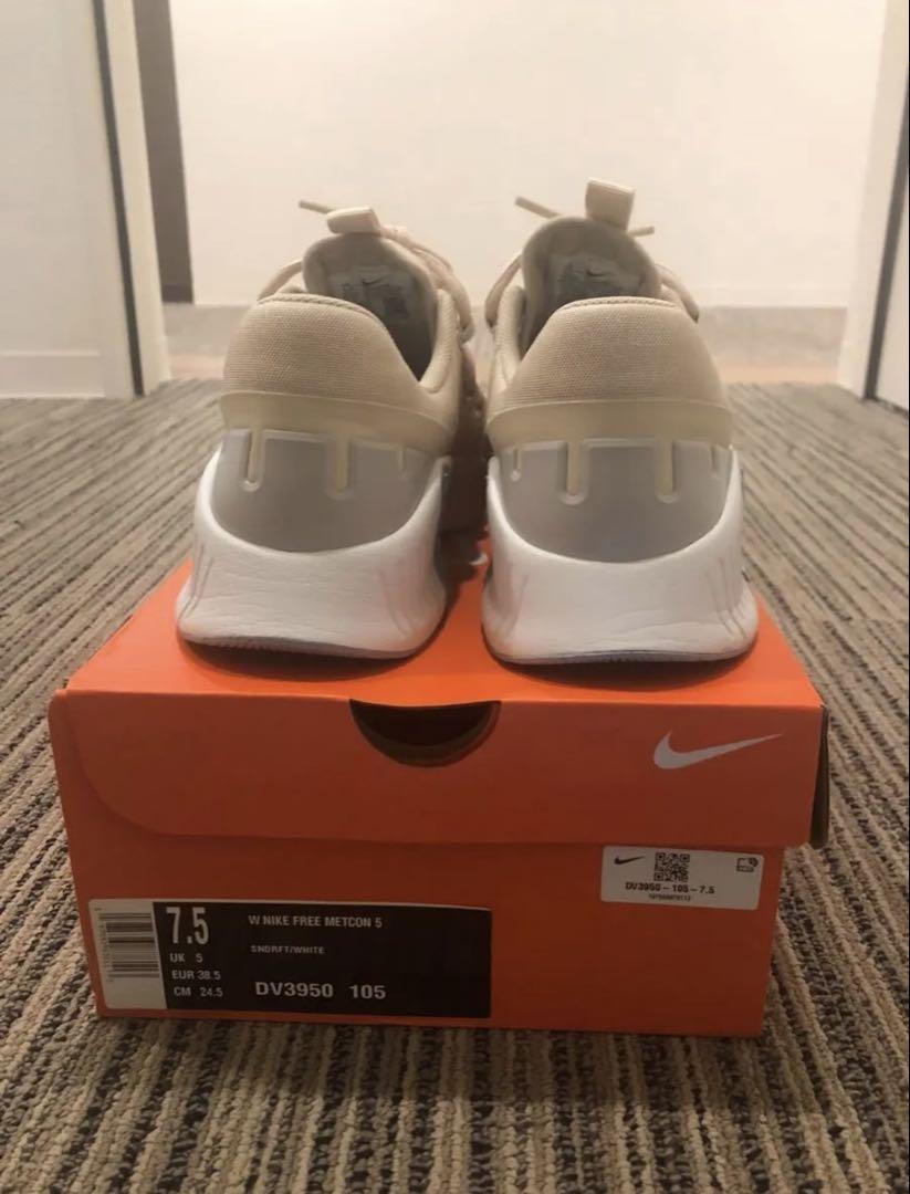 Nike Free Metcon5ベージュ 24.5cm