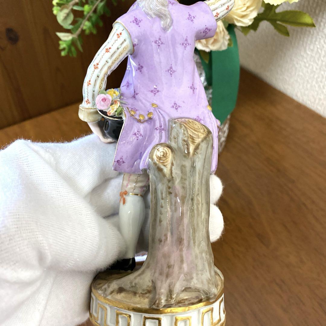 マイセンの人形です。