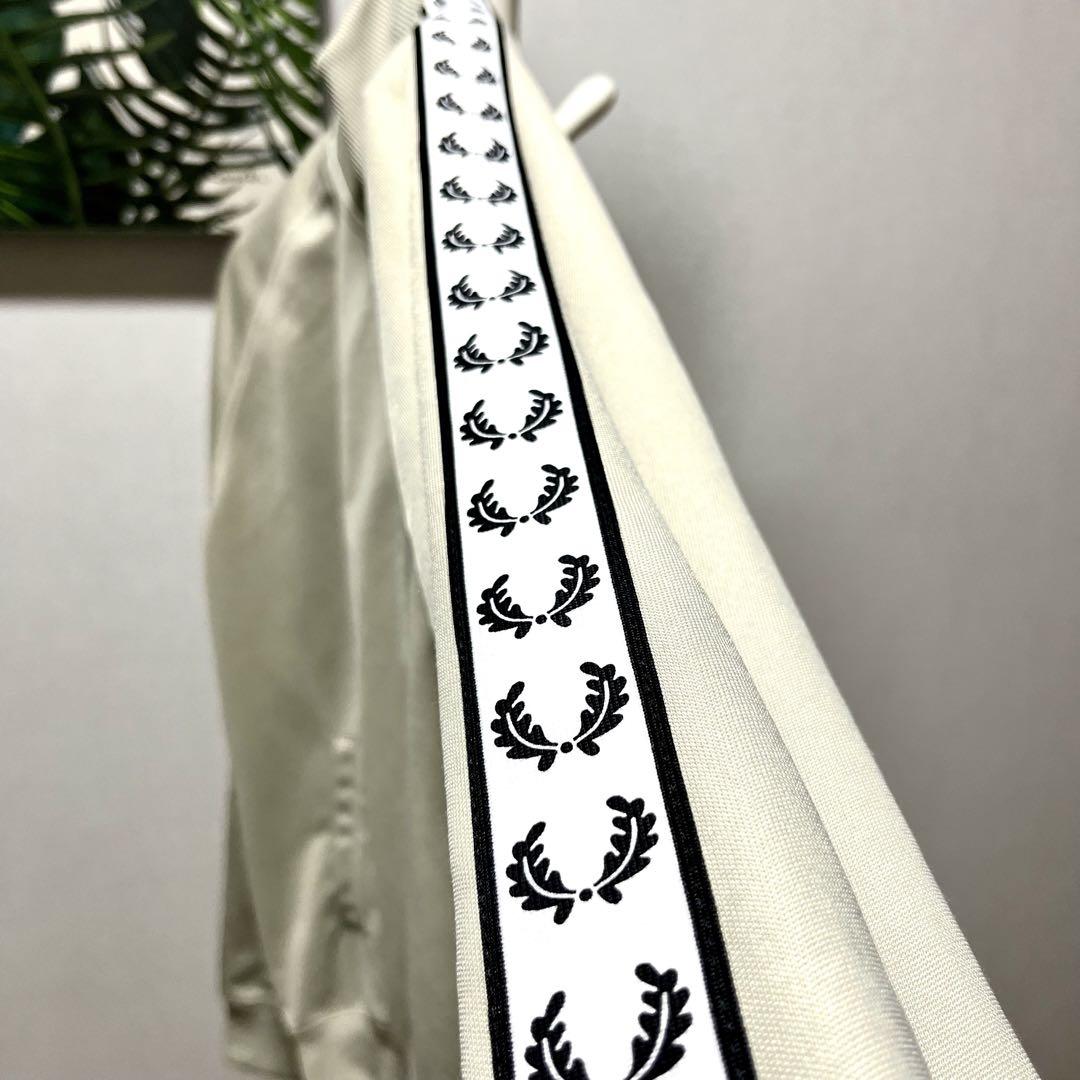 FRED PERRY ブラックジャージ　Lサイズ　美品