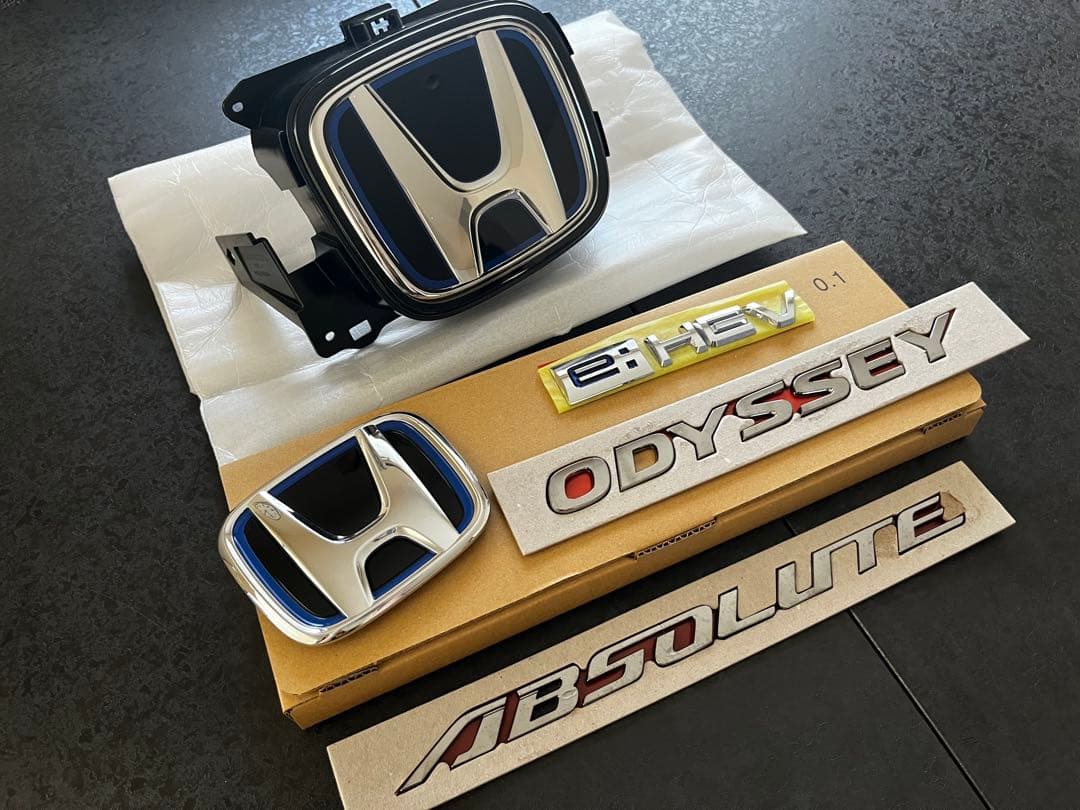 ホンダ オデッセイ RC5 e:HEV ABSOLUTE エンブレム
