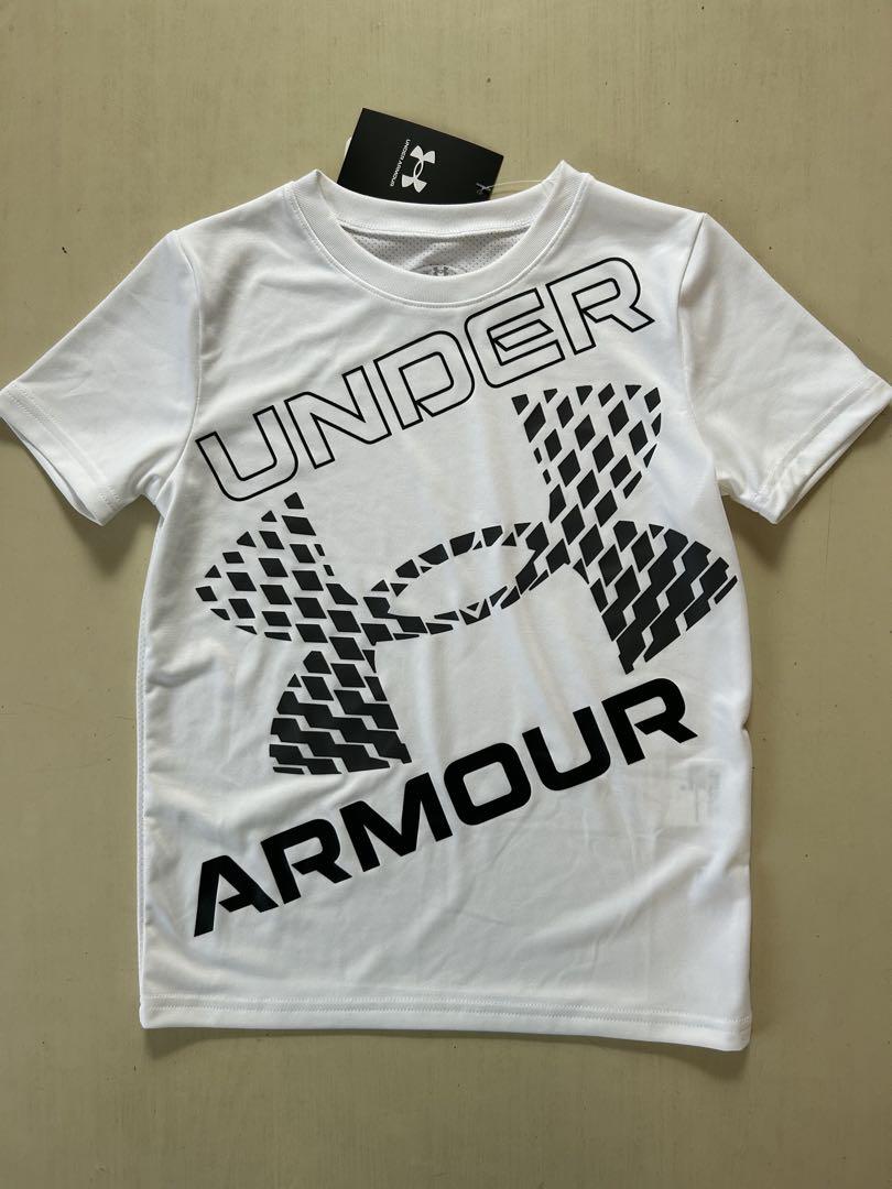 新品タグ付 140㎝アンダーアーマーUNDERARMOUR Tシャツ2枚組