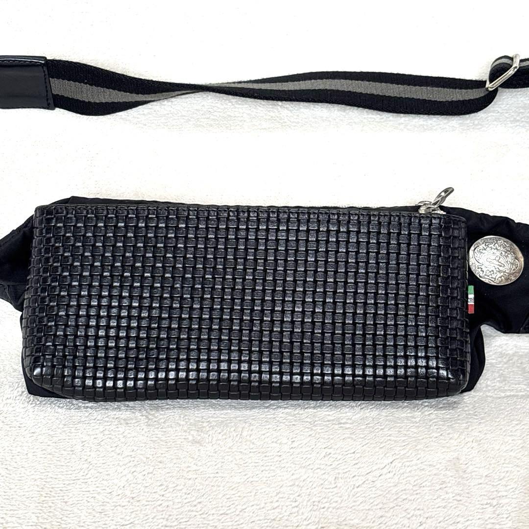 【美品】オロビアンコ　イントレチャート　二層式ボディーバック　ウエストバック　黒