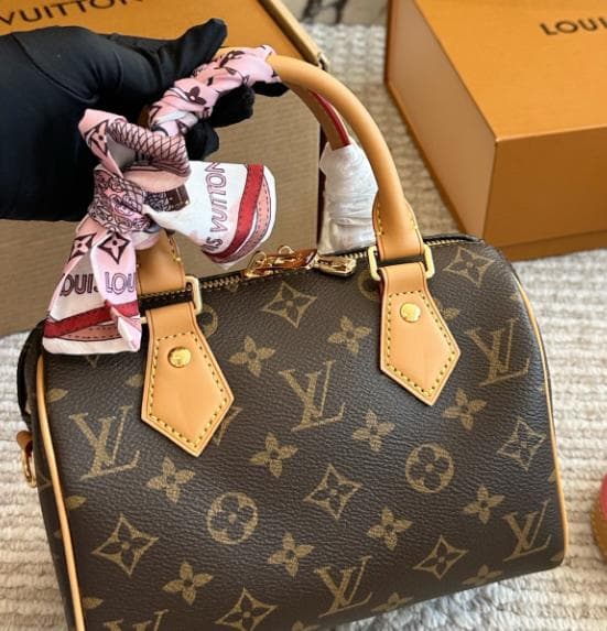 Louis Vuitton モノグラム ボストンバッグFondation Louis Vuitton