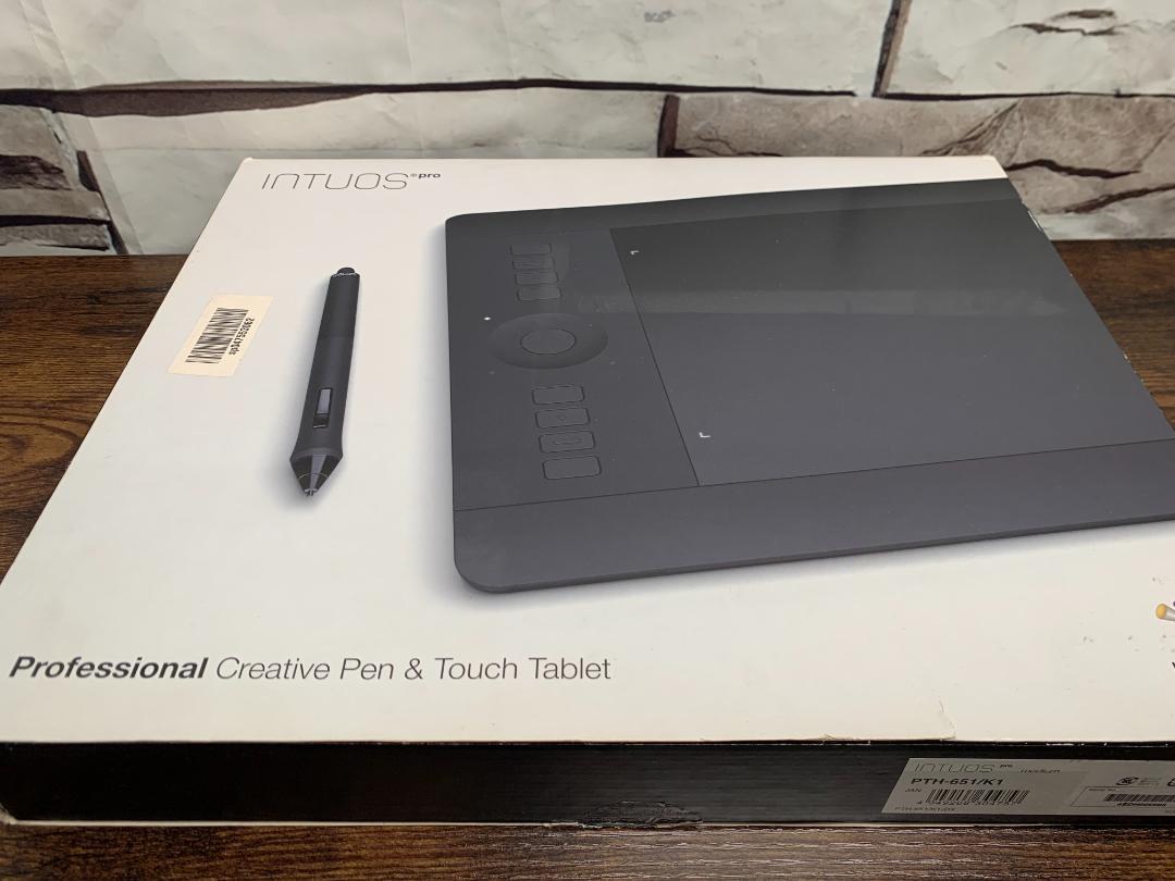 Wacom Intuos Pro Medium PTH-651/K1 ペンタブ