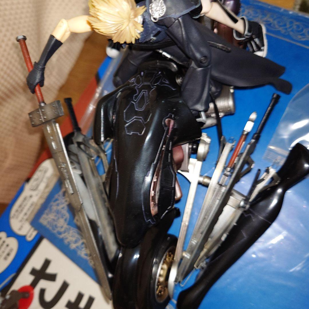 断崖絶壁屋プレイアーツ　クラウド・ストライフ 　ティファ フィギュア