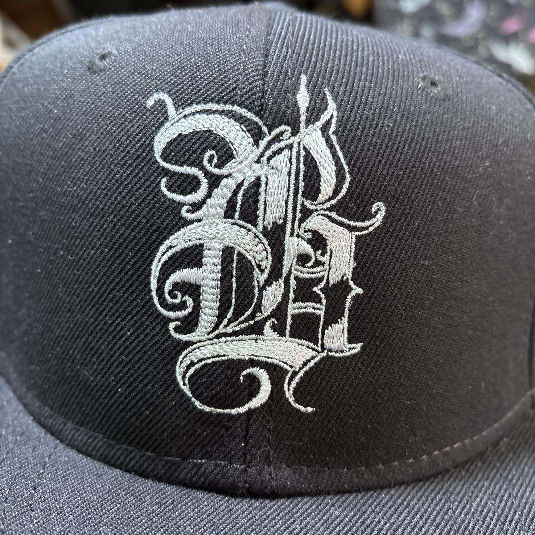 BREATH BADHOP BLACK LETTER LOGO CAP