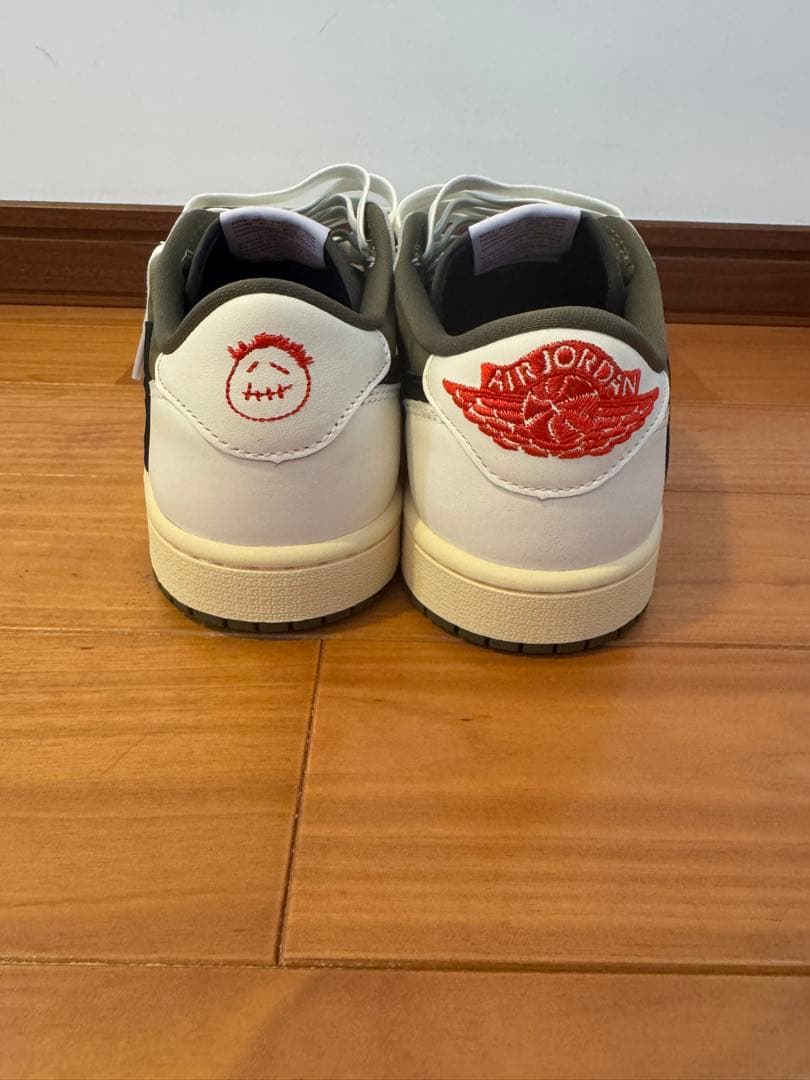 トラヴィス・スコット×ナイキ エアジョーダン1ロー リバースオリーブ トラヴィス・スコット×ナイキ エアジョーダン1ロー リバースオリーブ