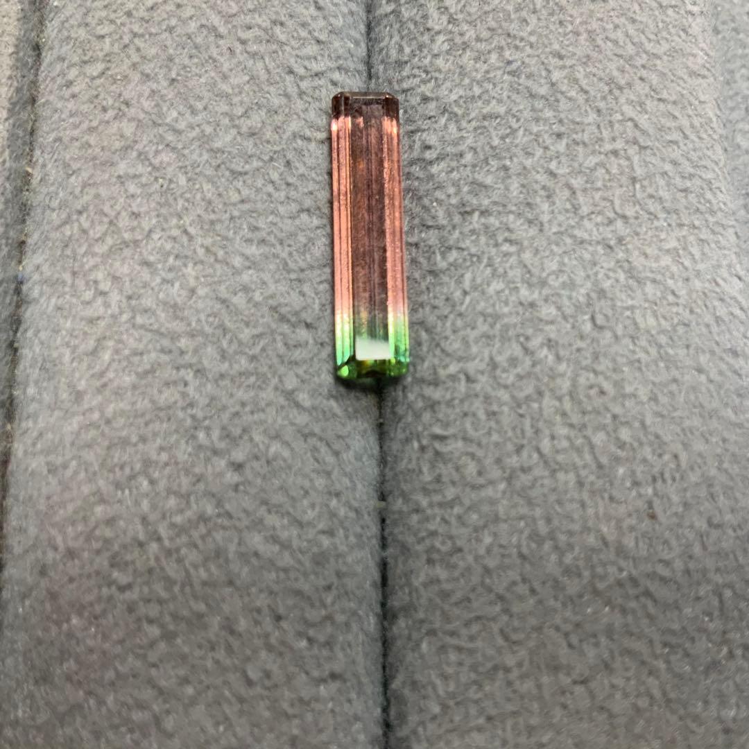 バイカラートルマリン トルマリン 2.35カラット ルース 色石 宝石 ジュエリ バイカラートルマリン トルマリン 2.35カラット ルース 色石 宝石 ジュエリ