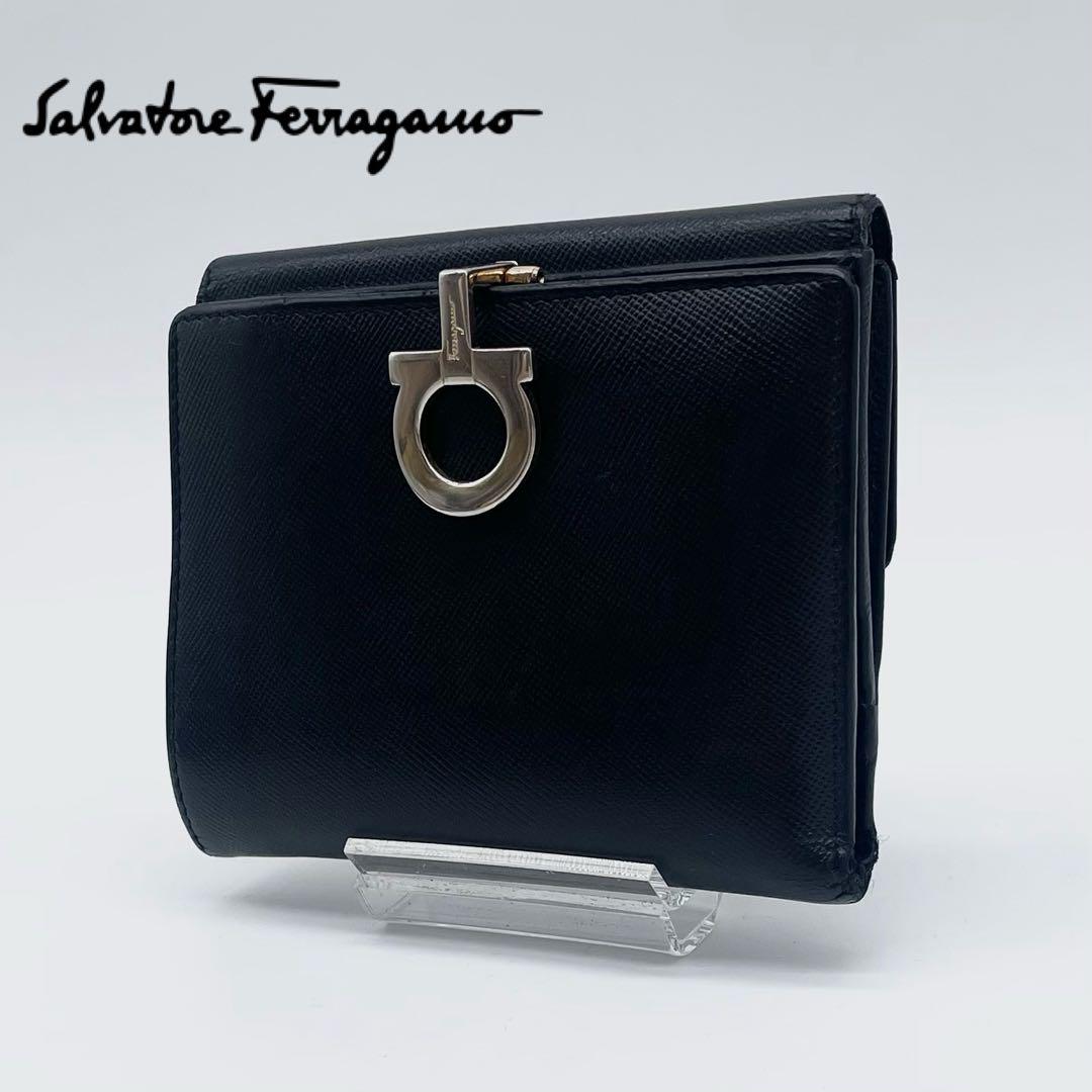 未使用Salvatore Ferragamo レザー二つ折り財布　ガンチーニ　黒 FERRAGAMO 未使用 フェラガモ 財布 メンズ 二つ折り ブラック 黒