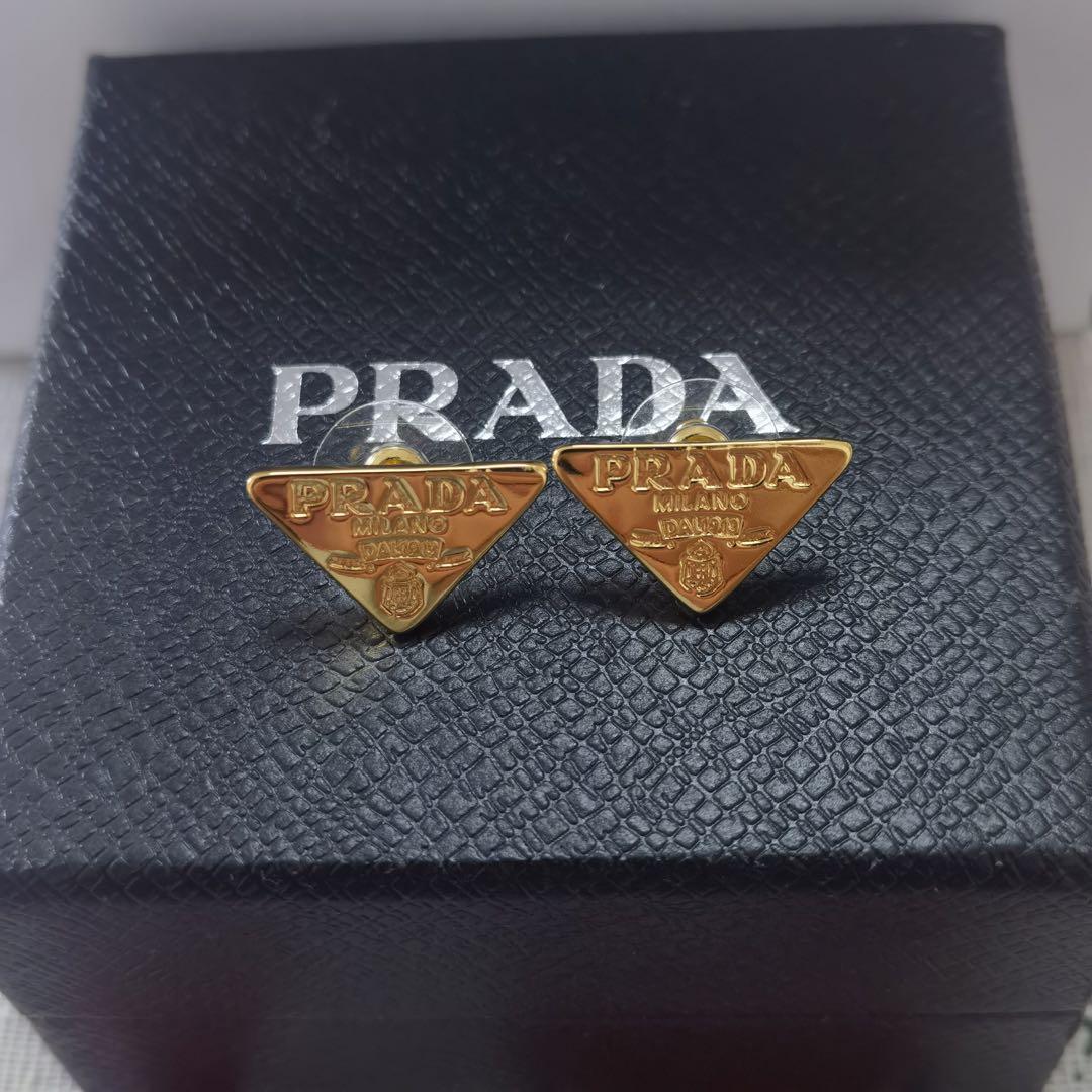 【極美品】PRADAプラダ 三角 ロゴ ピアス ゴールド