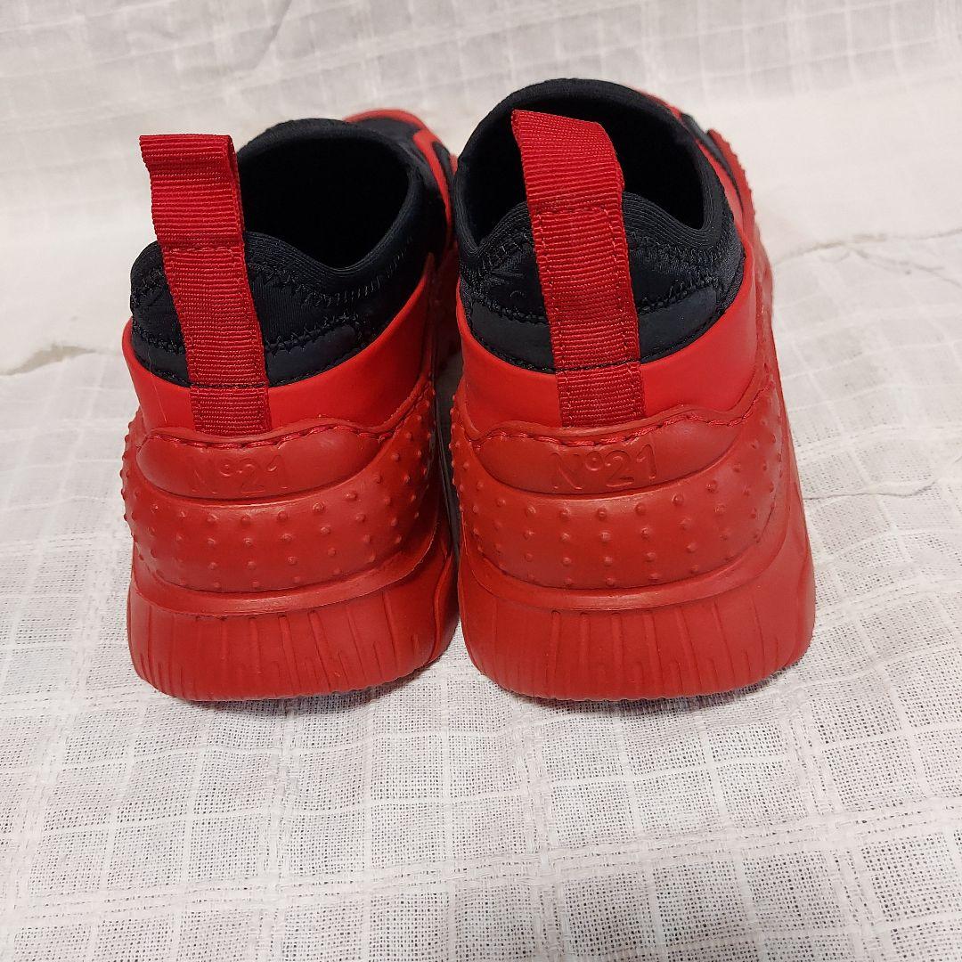 ヌメロヴェントゥーノ赤黒スリッポンスニーカー厚底