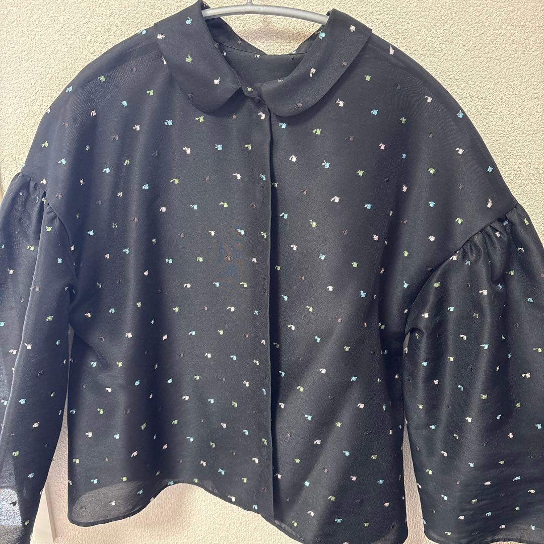 JOIÈVE 黒地刺繍五分袖シャツM