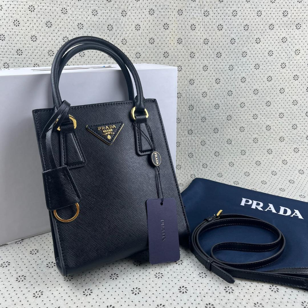 箱付き PRADA プラダ　ショルダーバック ブラック