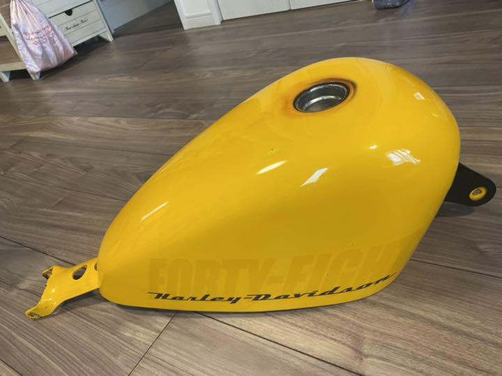 人気が高い 2018年式 アイアン1200ns純正タンク ツイステッドチェリー3.3ガロン - タンク