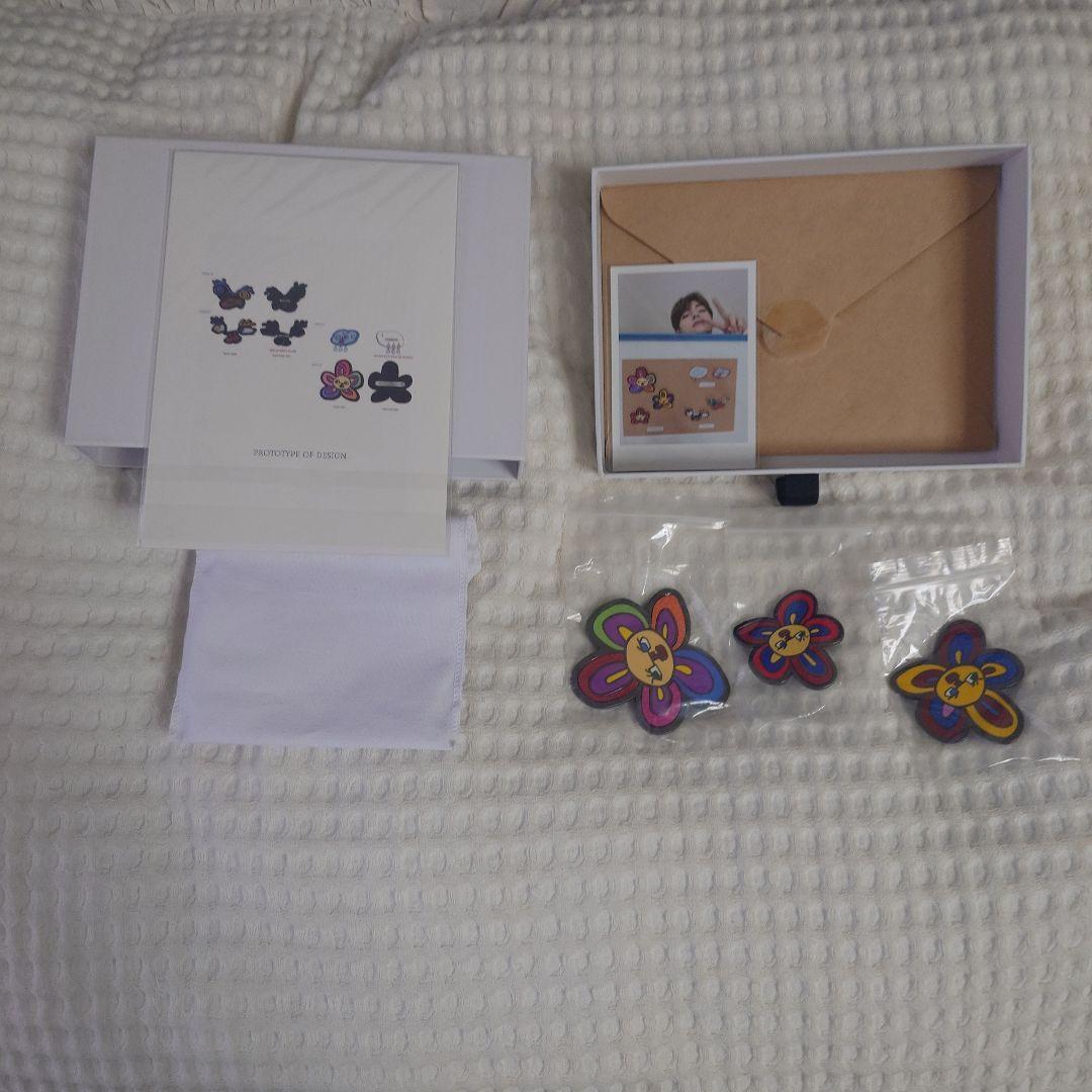 BTS ARTIST-MADE COLLECTION テヒョン フラワーブローチ
