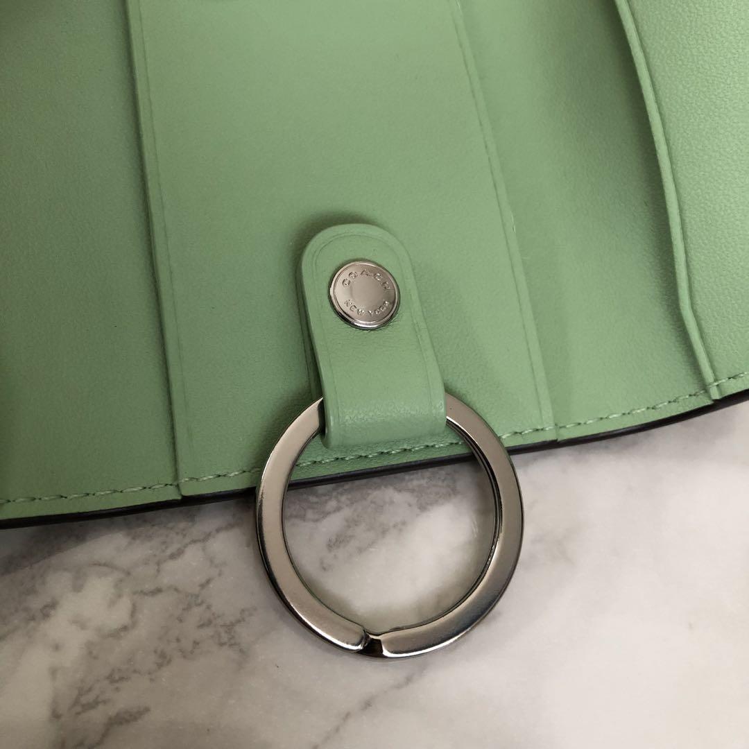 新品未使用 COACH コーチ キーケース 緑 完売品 ペールピスタチオ 新品未使用 COACH コーチ キーケース 緑 完売品 ペール