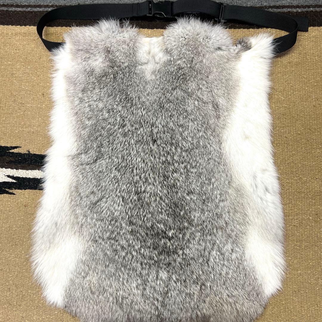 大判ラビットグレー尻あて ウサギ 登山 毛皮敷物 釣り キャンプ スキー チェア