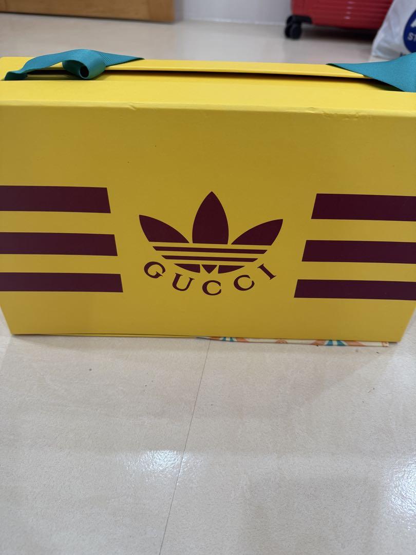 GUCCI アディダス コラボ スニーカー 赤