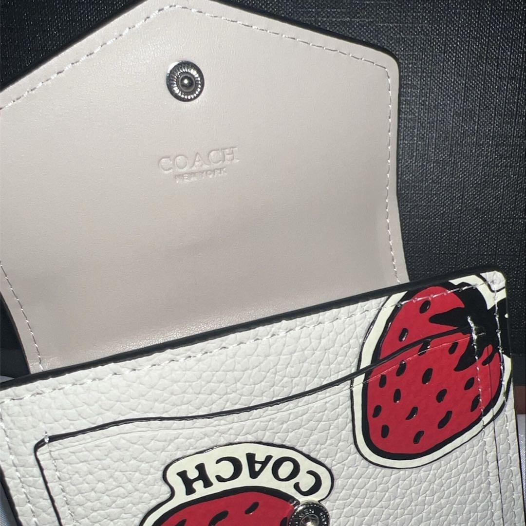 男の子向けプレゼント集結 コーチ COACH 新品 二つ折り財布 メルカリ - ホワイト 苺 小物