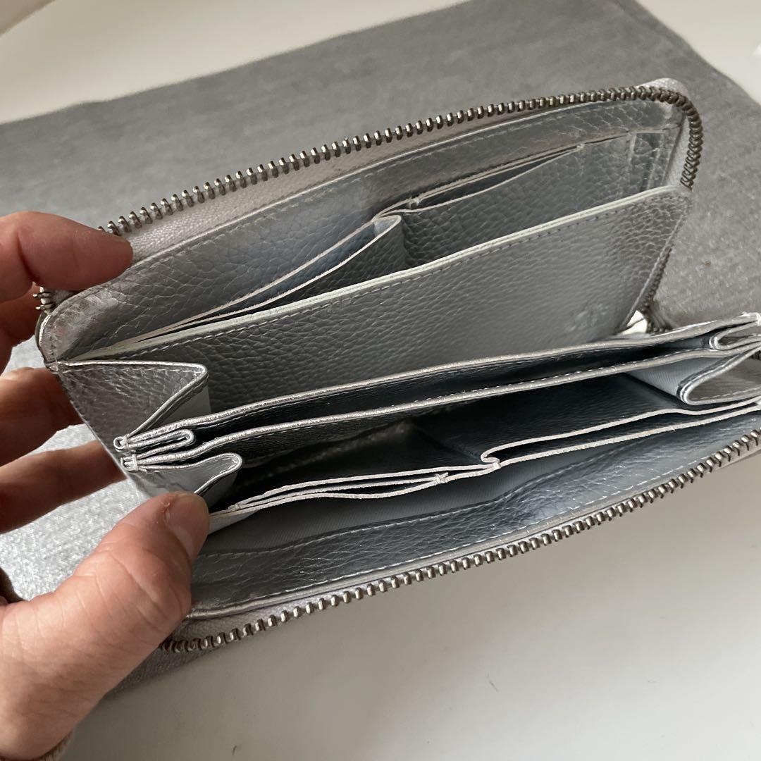シルバー レザー 長財布 ジッパー式