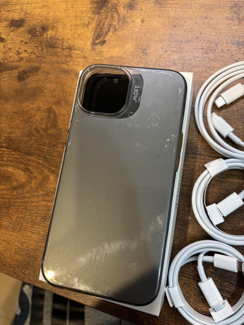 【美品】iPhone14 黒　充電ケーブル3本、MOFTケース、フィルム付き