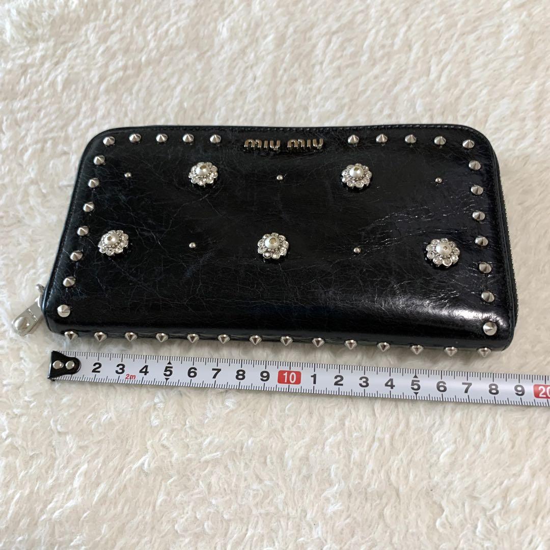 ミュウミュウ スタッズ ビジュー レザー ラウンドファスナー長財布 黒