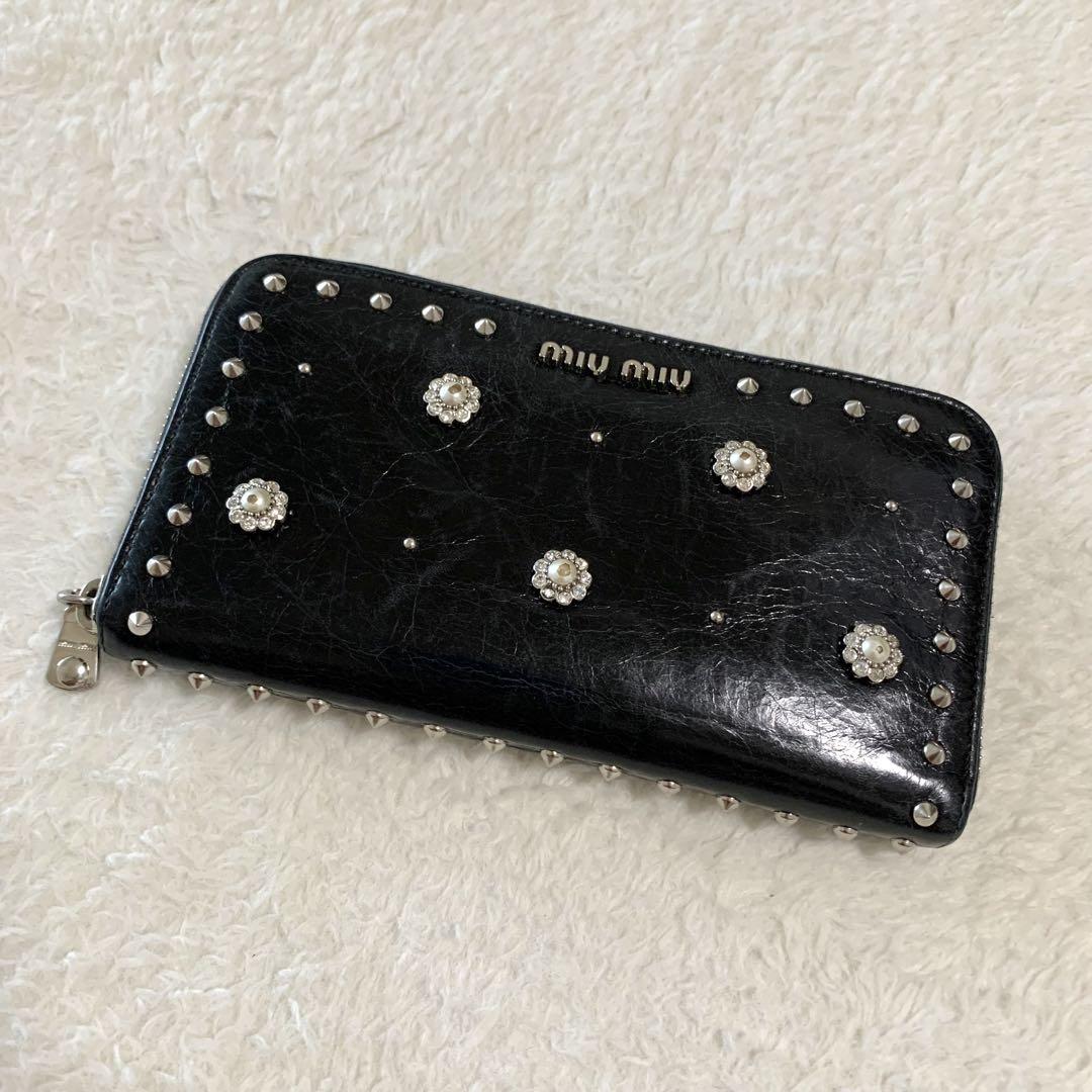 ミュウミュウ スタッズ ビジュー レザー ラウンドファスナー長財布 黒