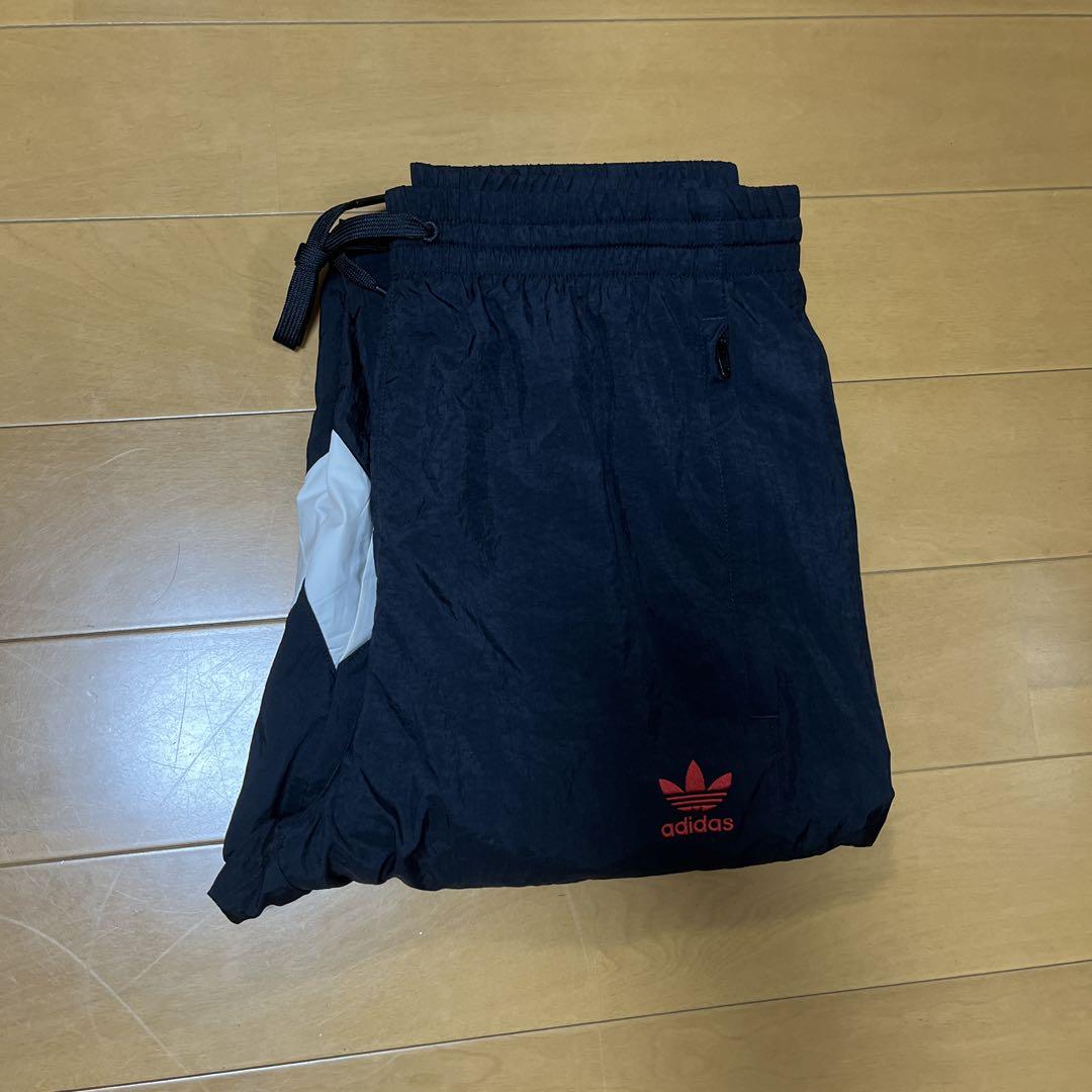 adidas マンチェスターユナイテッド　トラックパンツ　ナイロン　黒