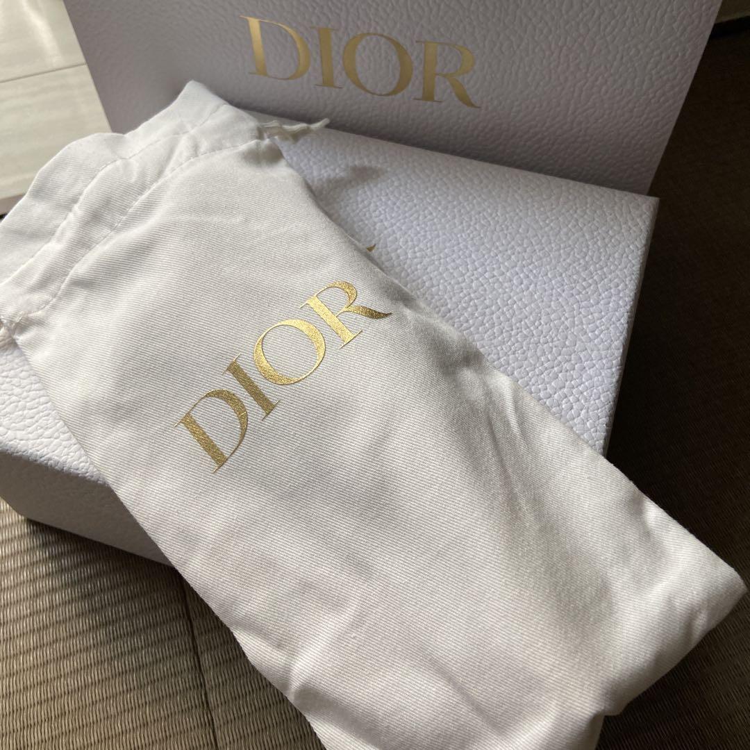 Dior ヘアブラシ 香水 セット専用ポーチ付き Dior ノベルティ「ヘアブラシ 専用ポーチ付き」新品 - メルカリ