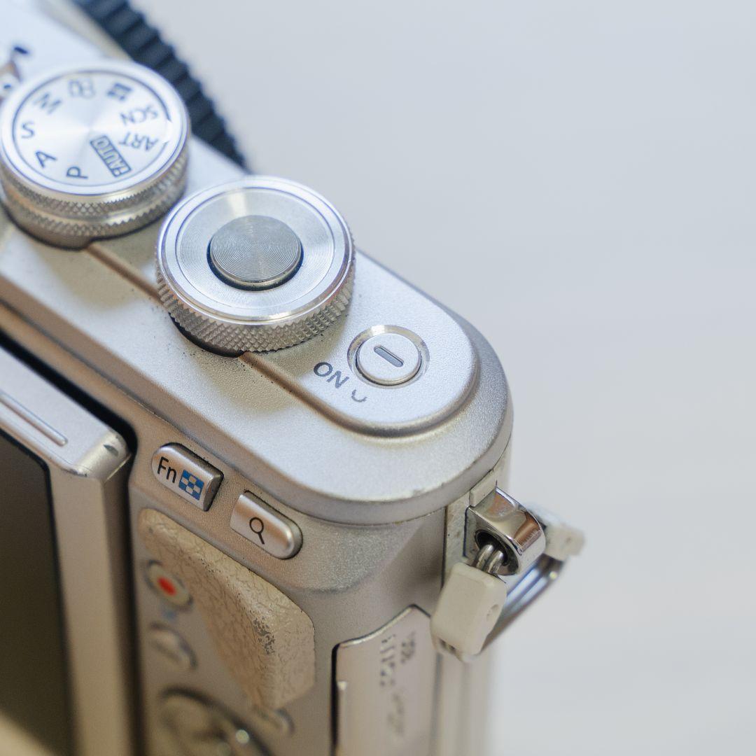 【純正付属品多数】OLYMPUS PEN E-PL8 ホワイト