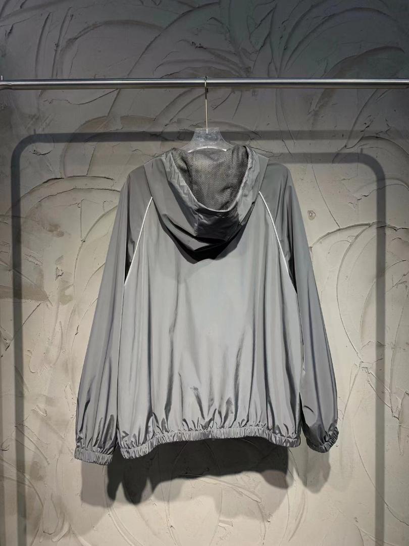 美品 MIU MIU グレー ウィンドブレーカー L 男女兼用