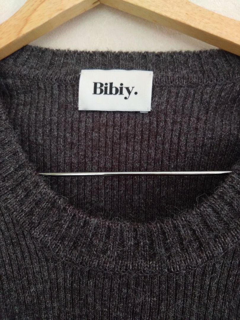 美品　Bibiy　ダークグレー　ニット　フリル　長袖 トップス