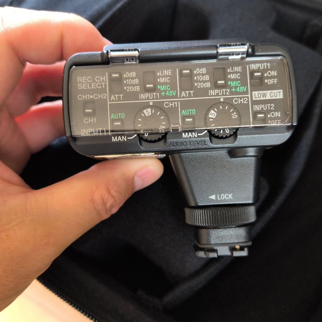 R-SONY-XLR-A2M-02.jpg