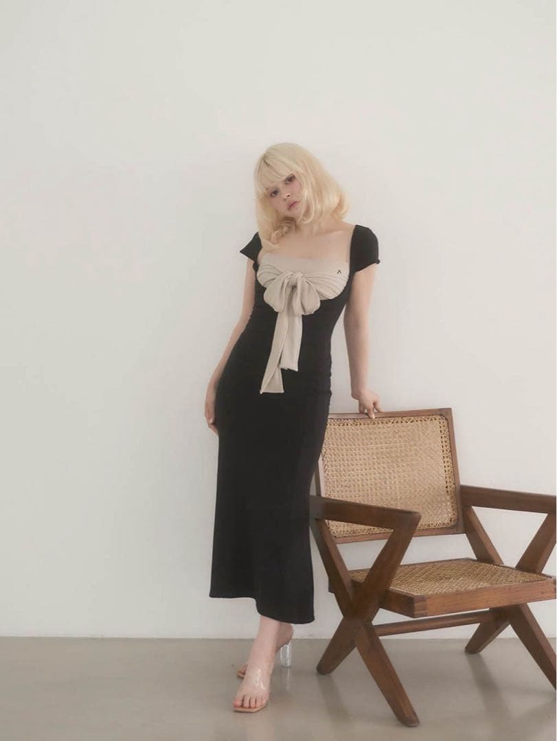 リボン付きブラックベージュロングワンピース