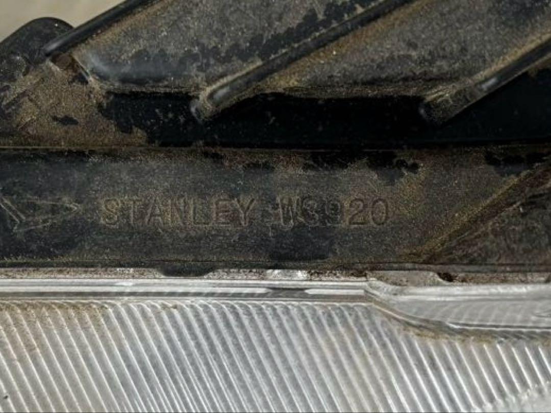 ルーミーM900A/M910A前期ヘッドライトハロゲン　スタンレーＷ3920
