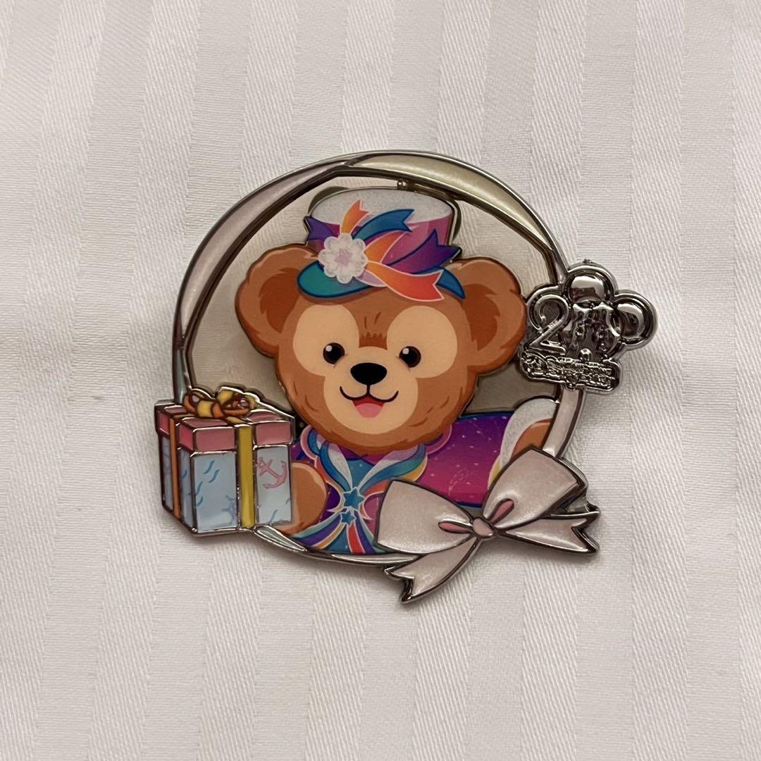 香港ディズニーランド ダッフィー ピンバッジ - メルカリ