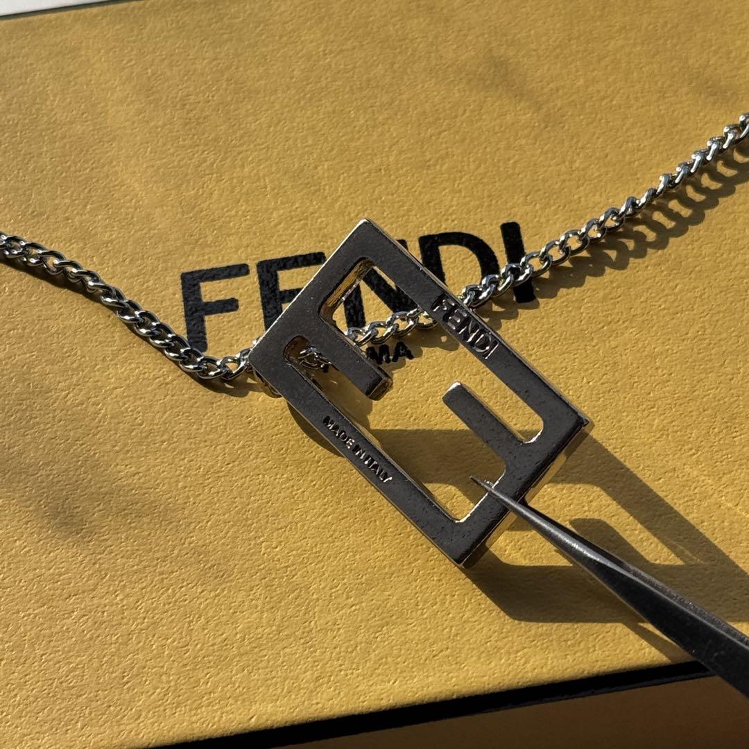 【極美品】FENDI フェンディ FF チャーム&ネックレス ビッグロゴ 専用【極美品】FENDI フェンディ FF チャーム&ネックレス