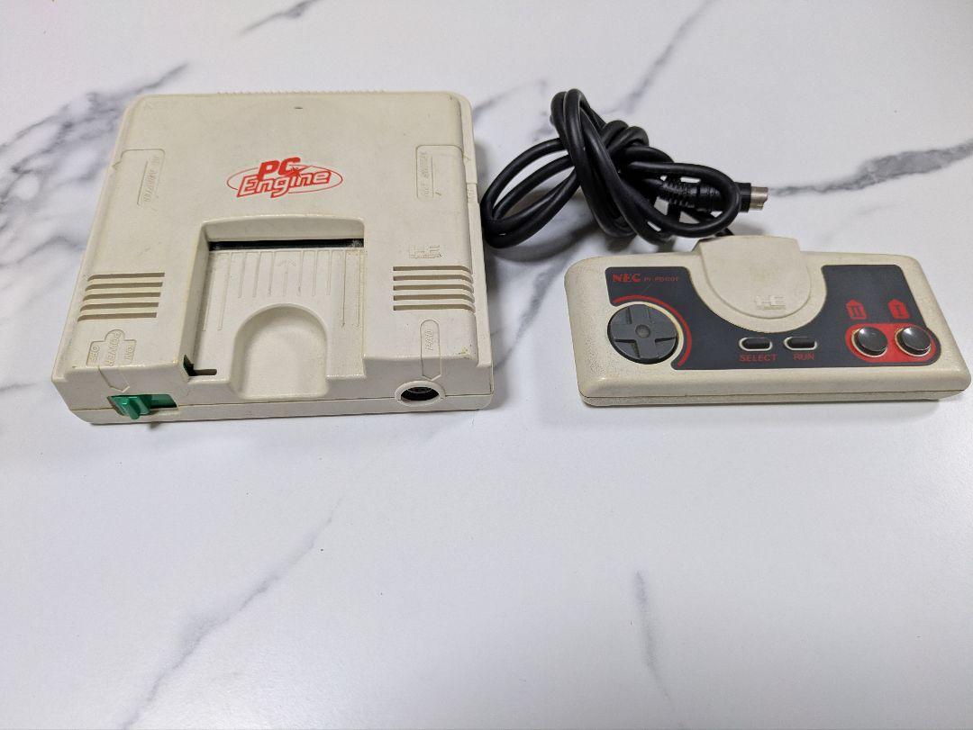 PC Engine 本体とコントローラー
