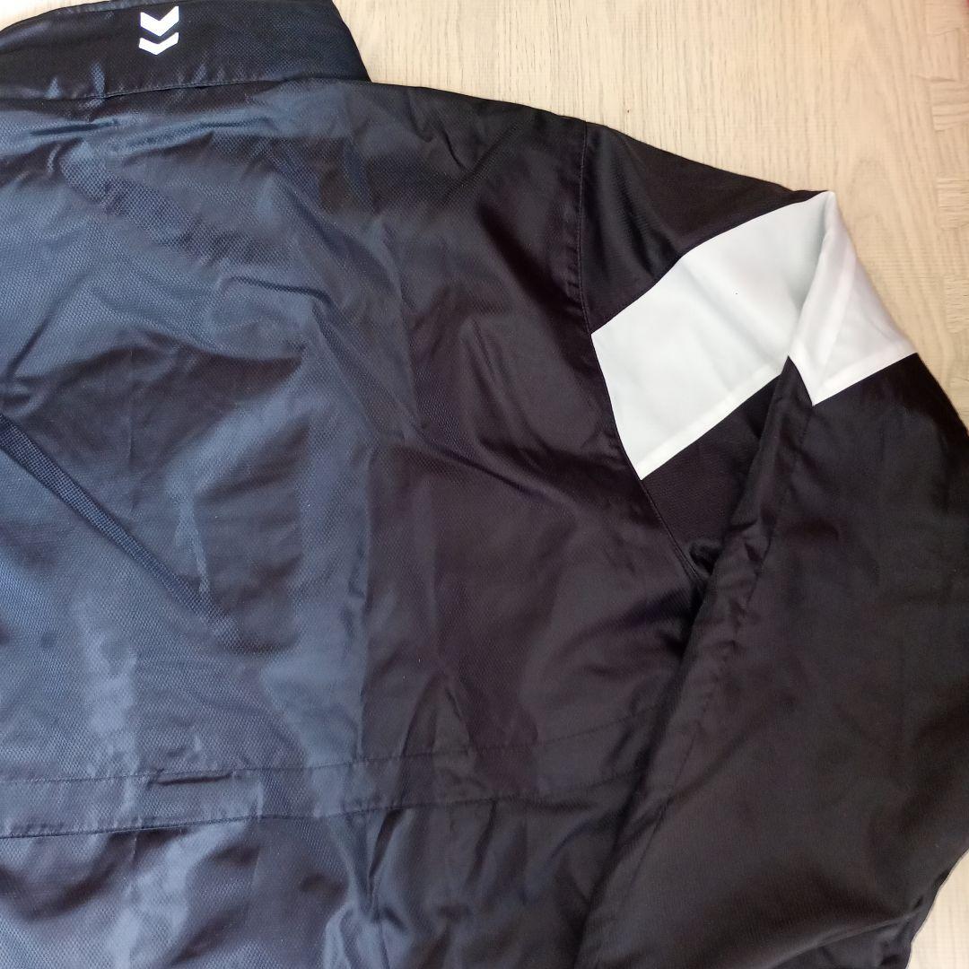 新品タグ付き！税込み11220円 hummel　 ウィンドブレーカーブラック！